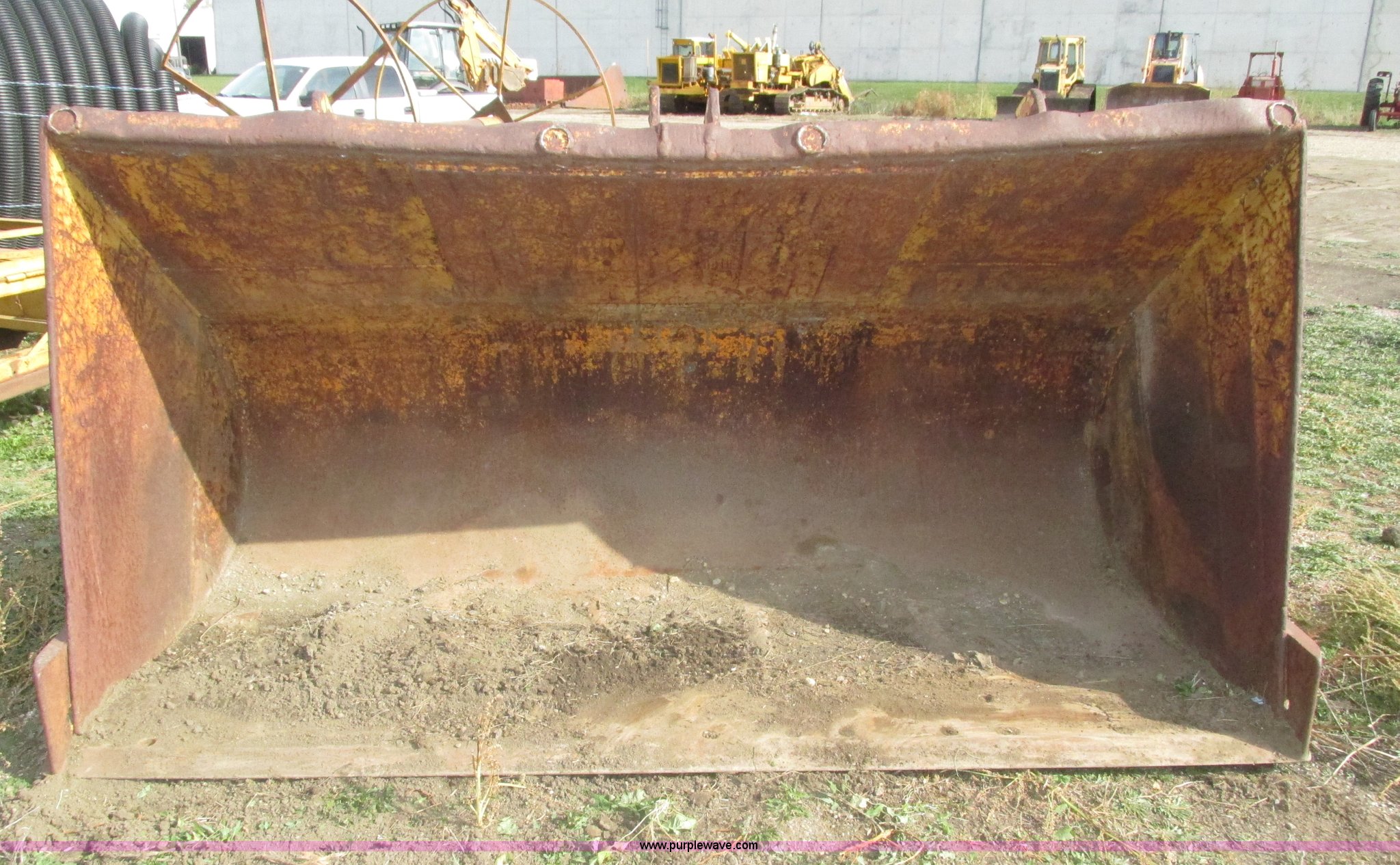 Rockland loader bucket in Sioux Center, IA Item H1093 sold Purple Wave