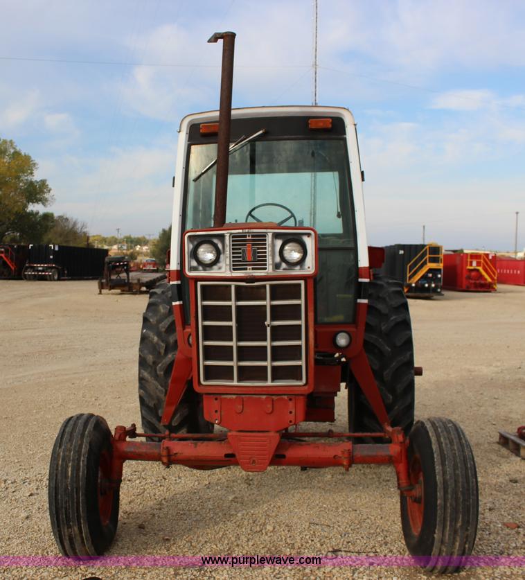 image for item BC9162 1977 International 986 tractor
