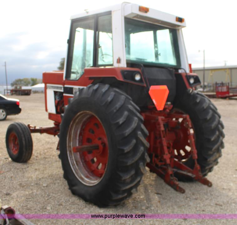image for item BC9162 1977 International 986 tractor