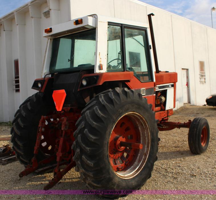 image for item BC9162 1977 International 986 tractor