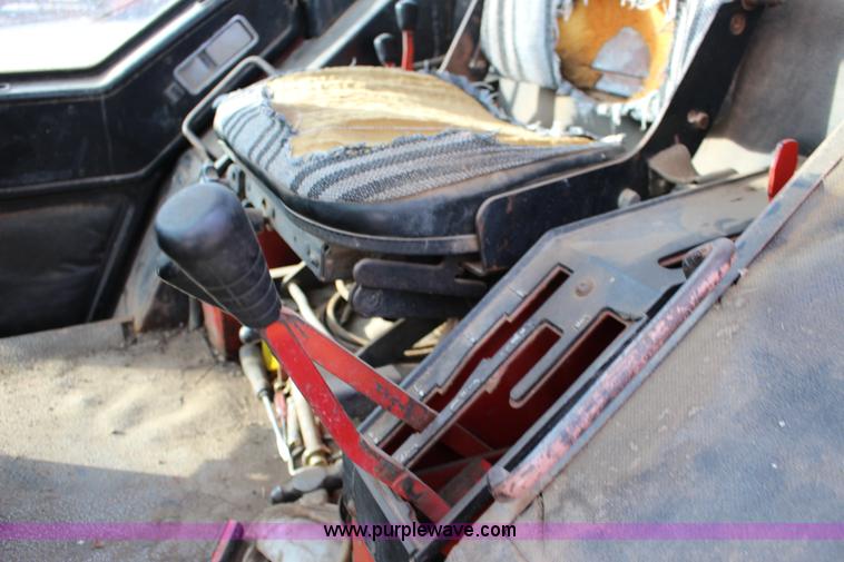 image for item BC9162 1977 International 986 tractor