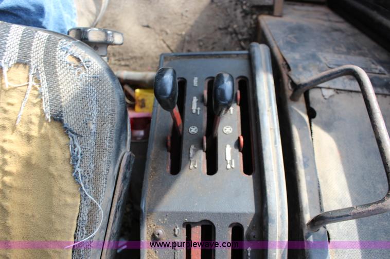 image for item BC9162 1977 International 986 tractor