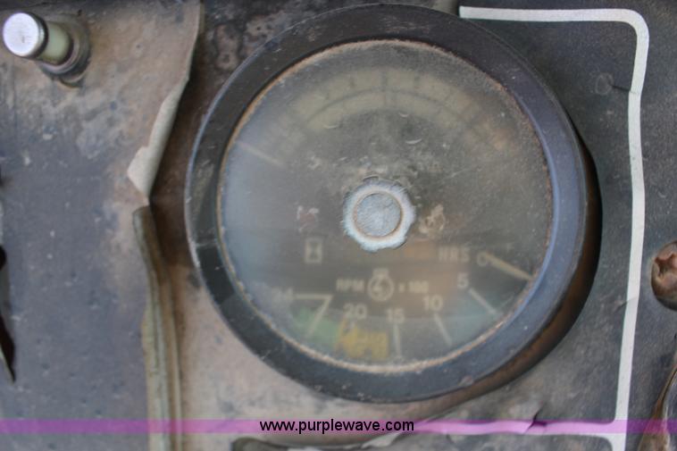 image for item BC9162 1977 International 986 tractor