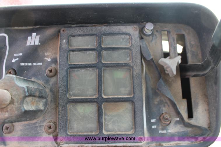 image for item BC9162 1977 International 986 tractor