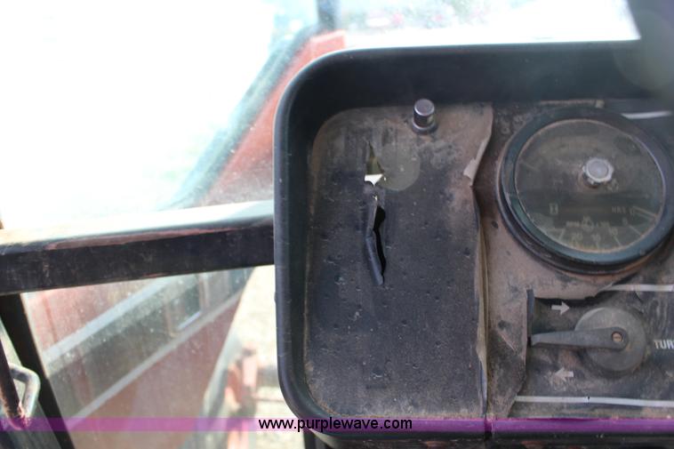 image for item BC9162 1977 International 986 tractor