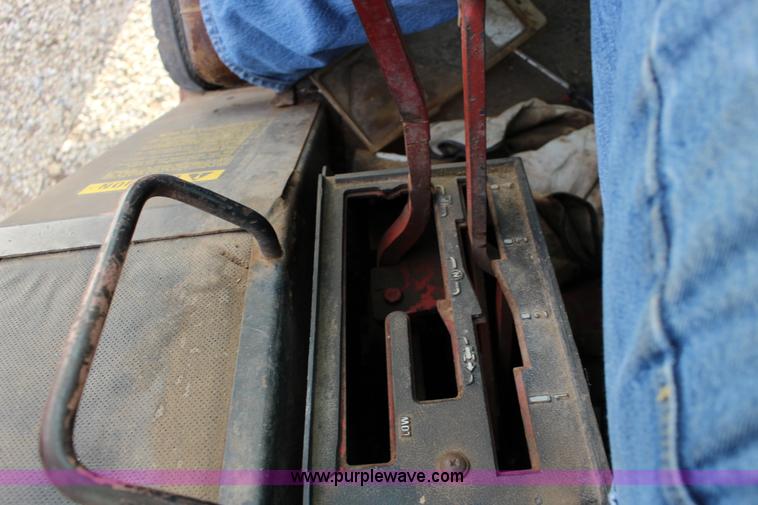 image for item BC9162 1977 International 986 tractor