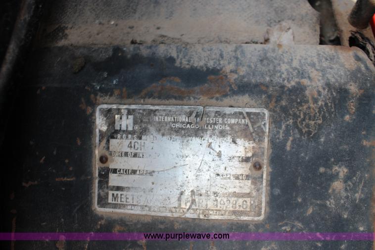 image for item BC9162 1977 International 986 tractor