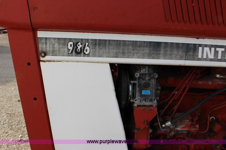 image for item BC9162 1977 International 986 tractor