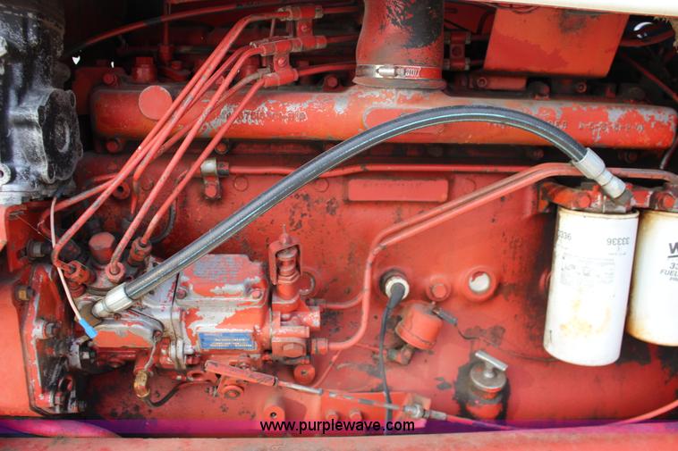 image for item BC9162 1977 International 986 tractor