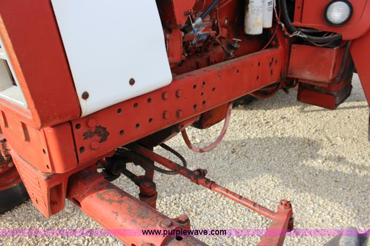 image for item BC9162 1977 International 986 tractor