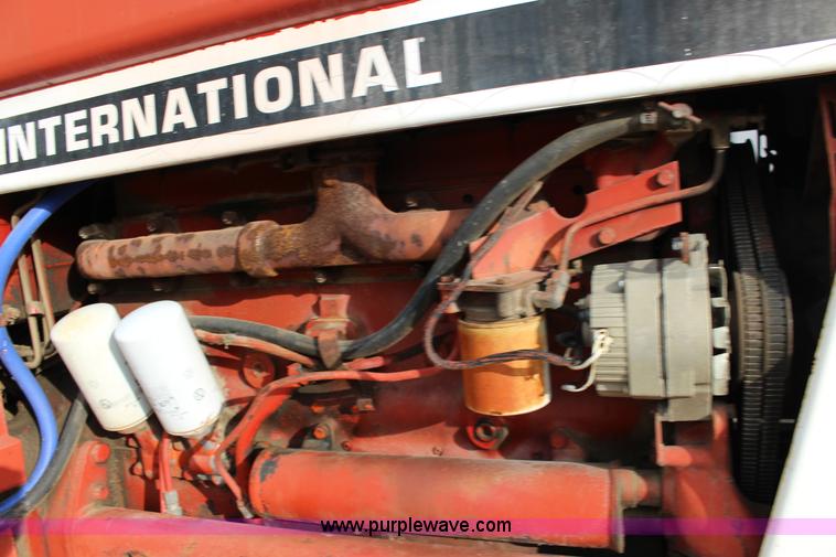 image for item BC9162 1977 International 986 tractor