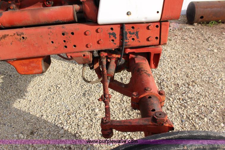 image for item BC9162 1977 International 986 tractor