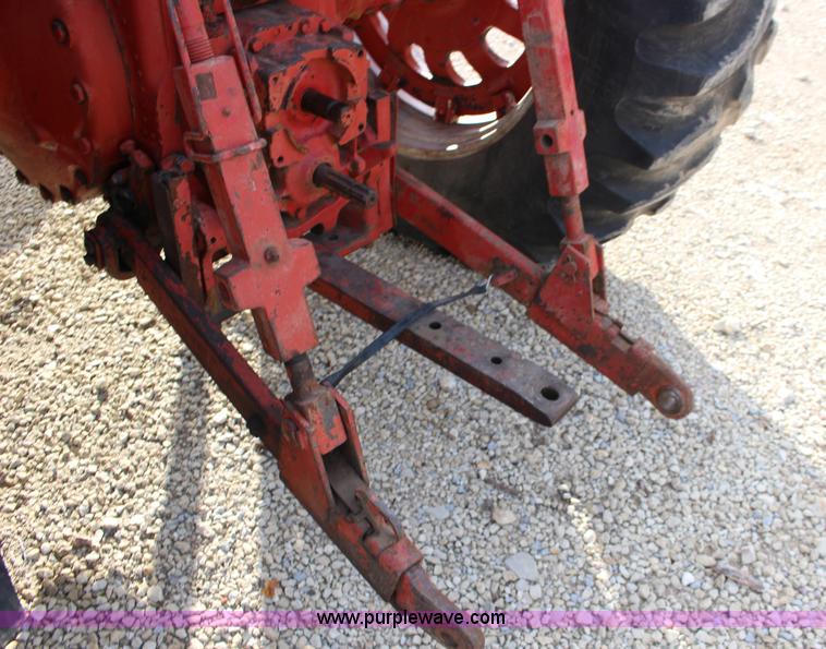 image for item BC9162 1977 International 986 tractor