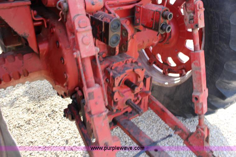image for item BC9162 1977 International 986 tractor