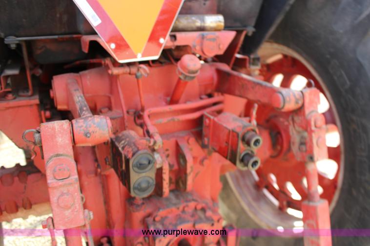 image for item BC9162 1977 International 986 tractor