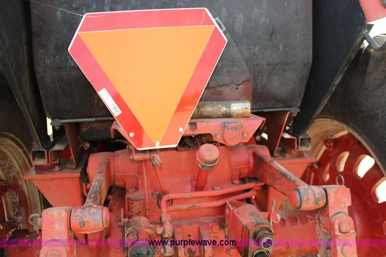 image for item BC9162 1977 International 986 tractor