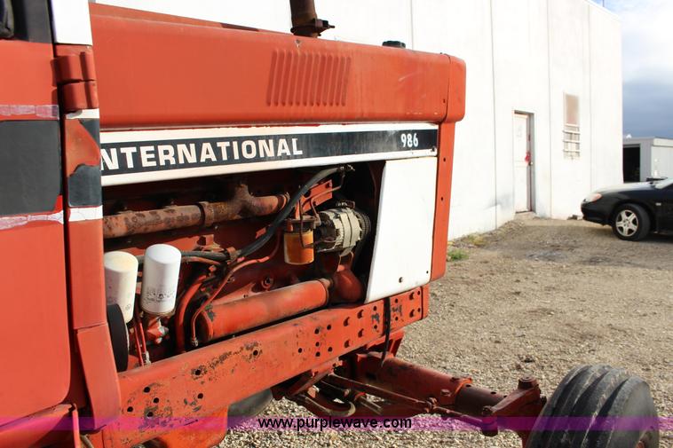 image for item BC9162 1977 International 986 tractor