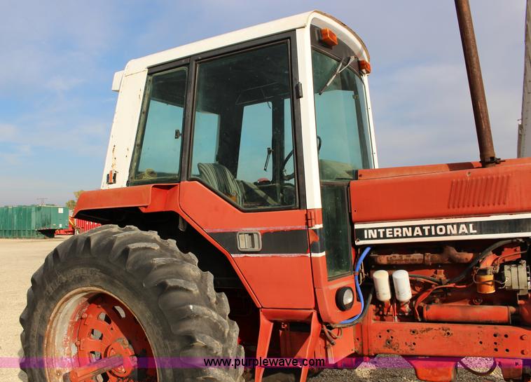 image for item BC9162 1977 International 986 tractor