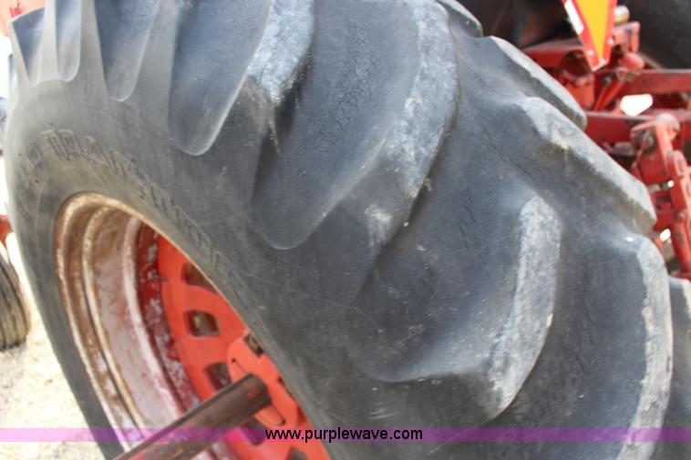 image for item BC9162 1977 International 986 tractor