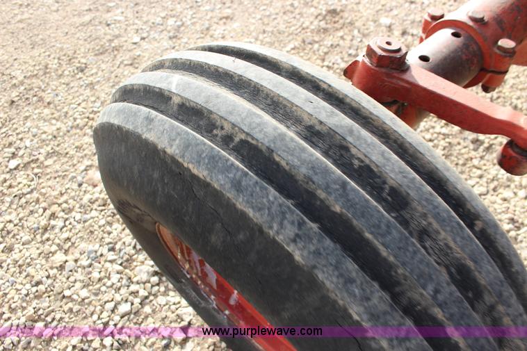 image for item BC9162 1977 International 986 tractor