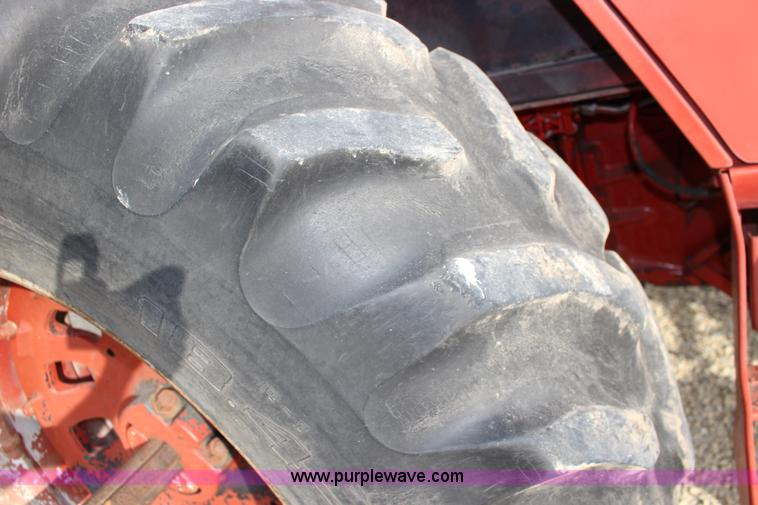 image for item BC9162 1977 International 986 tractor