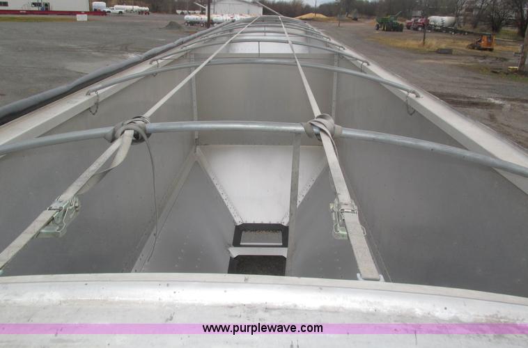 image for item H1025 2011 Timpte S5062 Super Hopper grain trailer