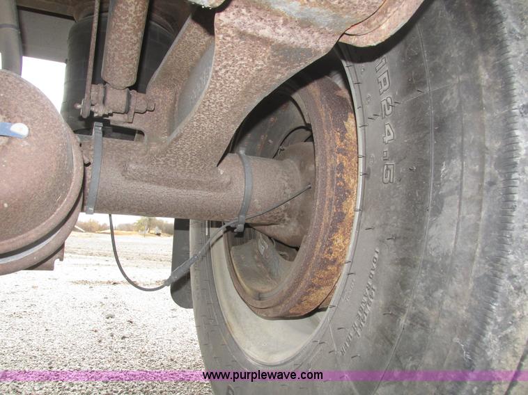 image for item H1025 2011 Timpte S5062 Super Hopper grain trailer