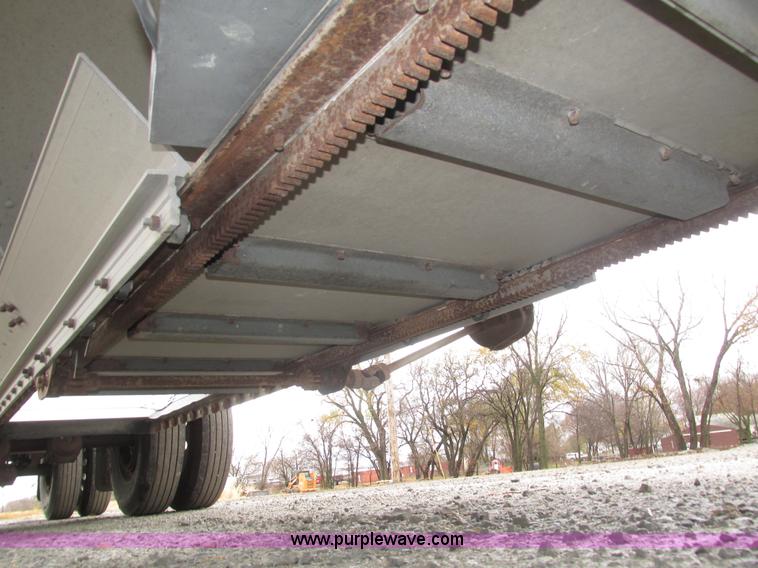 image for item H1025 2011 Timpte S5062 Super Hopper grain trailer