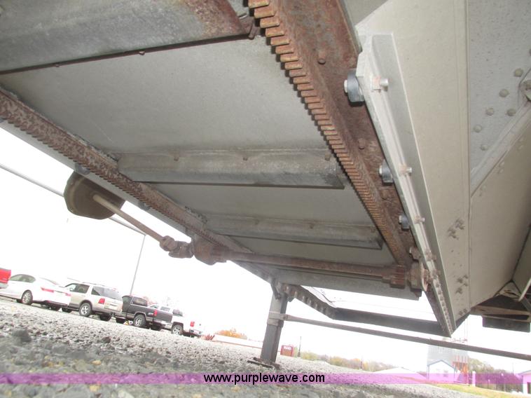 image for item H1025 2011 Timpte S5062 Super Hopper grain trailer