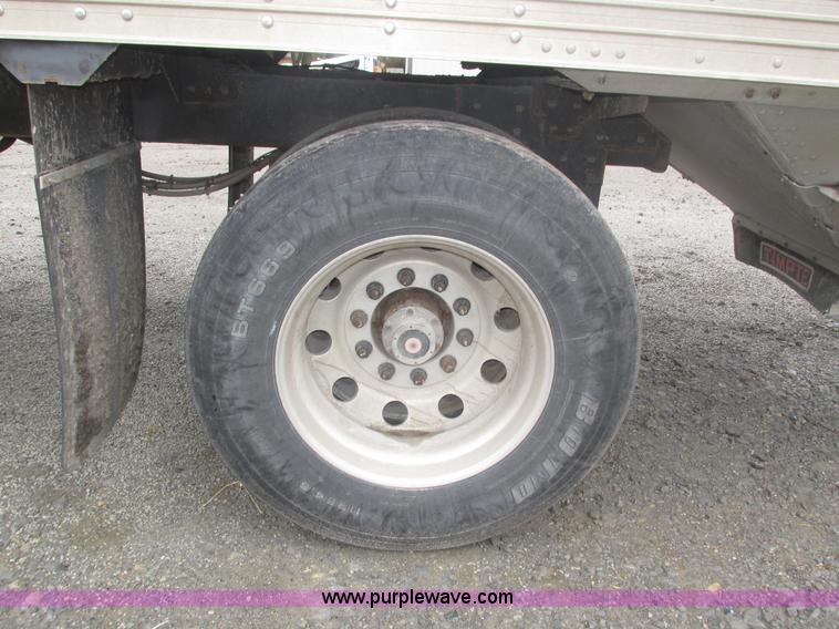 image for item H1025 2011 Timpte S5062 Super Hopper grain trailer