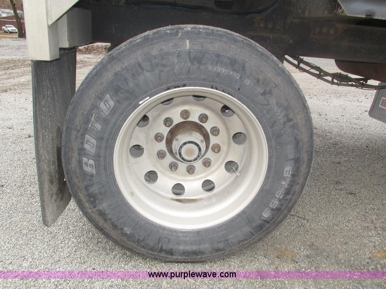 image for item H1025 2011 Timpte S5062 Super Hopper grain trailer