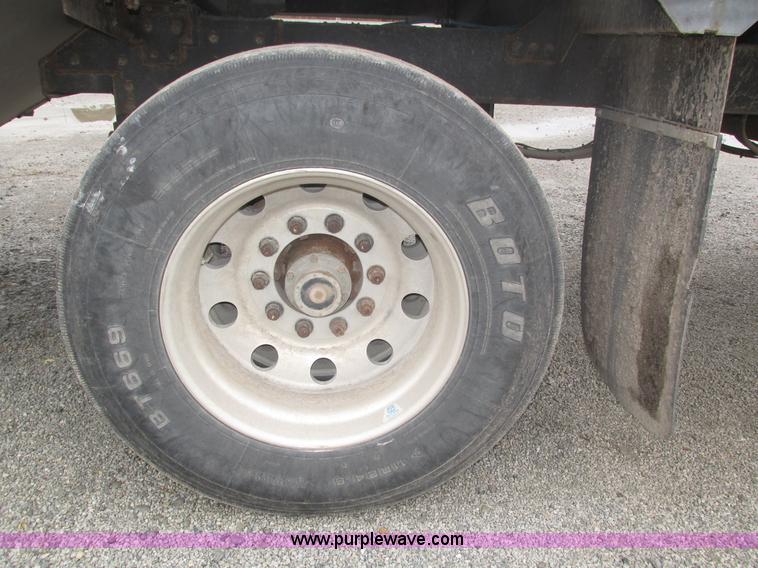 image for item H1025 2011 Timpte S5062 Super Hopper grain trailer