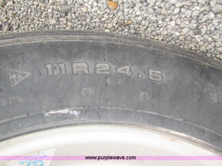 image for item H1025 2011 Timpte S5062 Super Hopper grain trailer