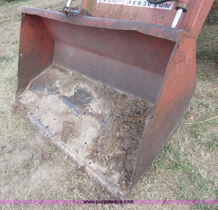 image for item I1854 Massey-Ferguson 265 tractor