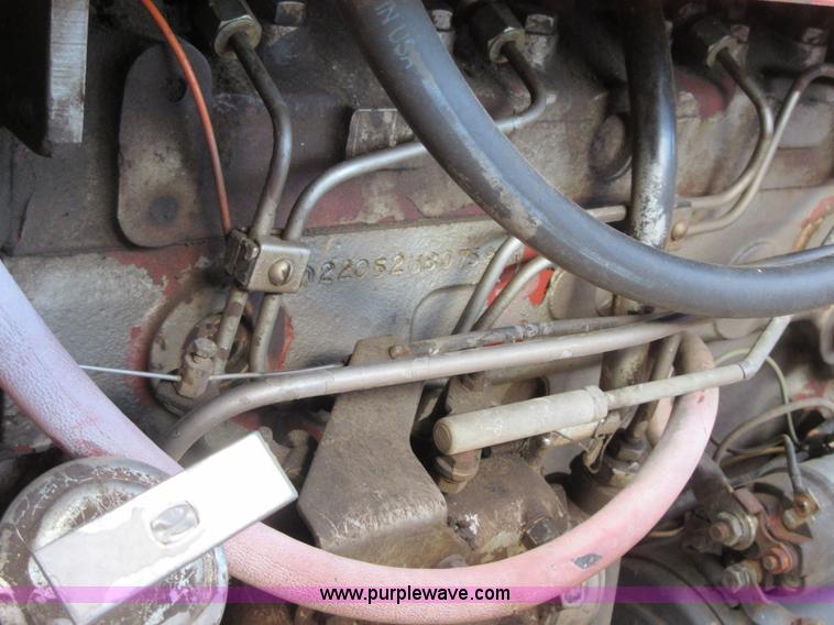 image for item I1854 Massey-Ferguson 265 tractor