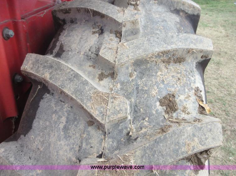 image for item I1854 Massey-Ferguson 265 tractor