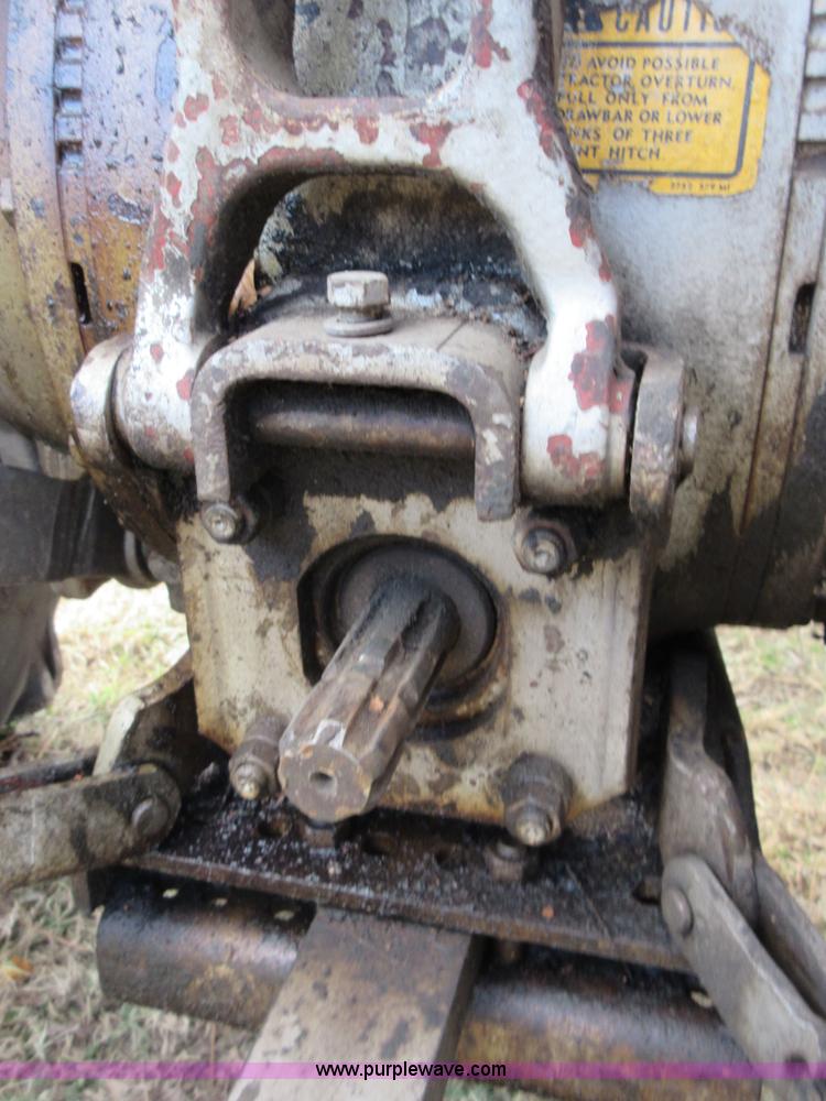 image for item I1854 Massey-Ferguson 265 tractor