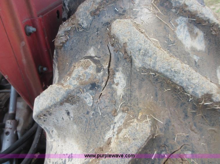 image for item I1854 Massey-Ferguson 265 tractor