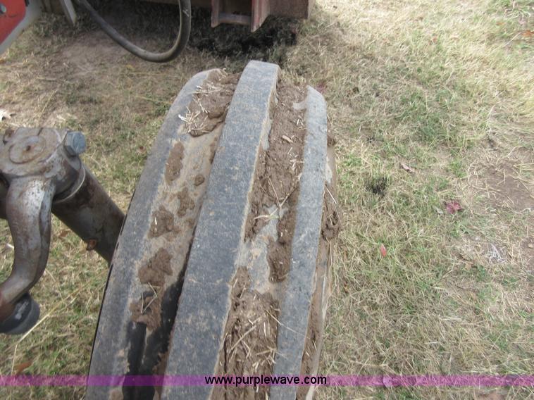 image for item I1854 Massey-Ferguson 265 tractor