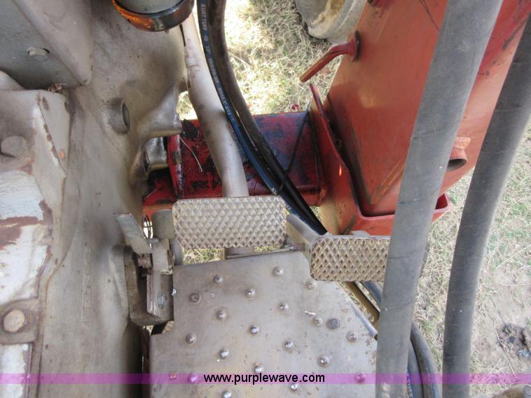 image for item I1854 Massey-Ferguson 265 tractor