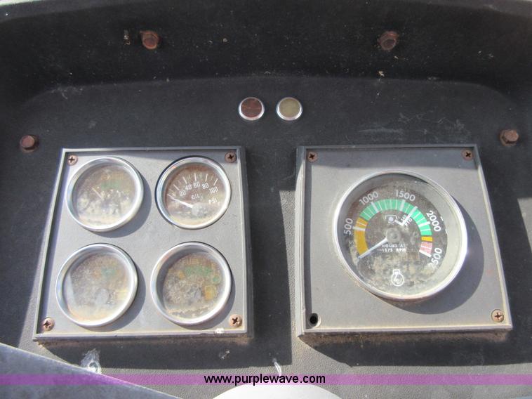 image for item I1854 Massey-Ferguson 265 tractor