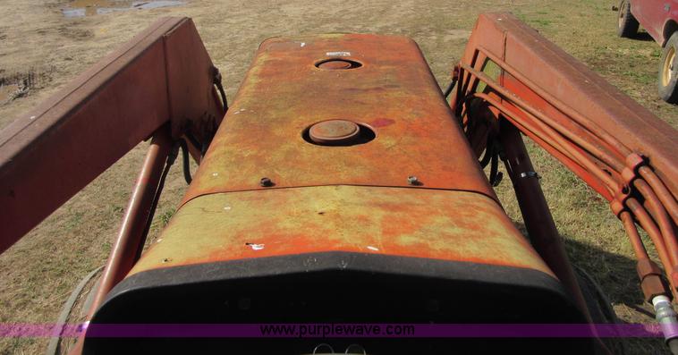 image for item I1854 Massey-Ferguson 265 tractor