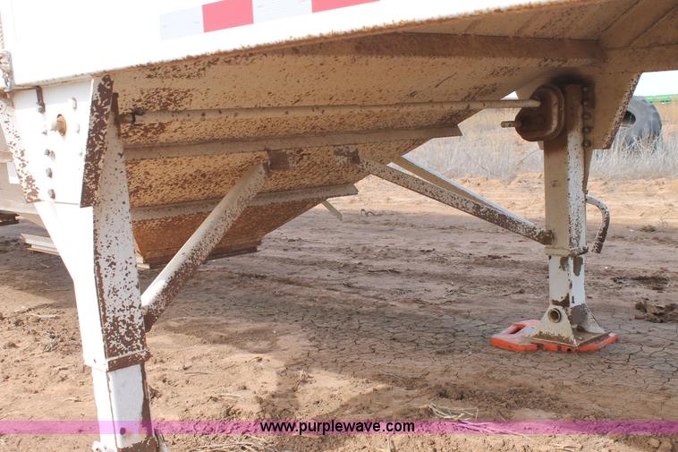 image for item J1402 2007 CTS Harvest Master double hopper grain trailer