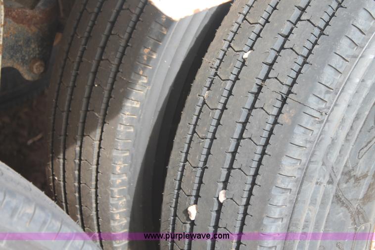 image for item J1402 2007 CTS Harvest Master double hopper grain trailer