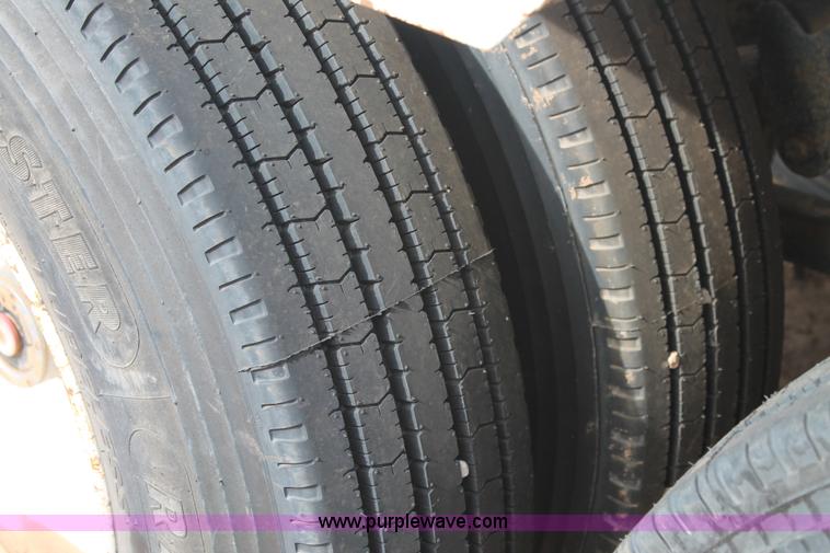 image for item J1402 2007 CTS Harvest Master double hopper grain trailer