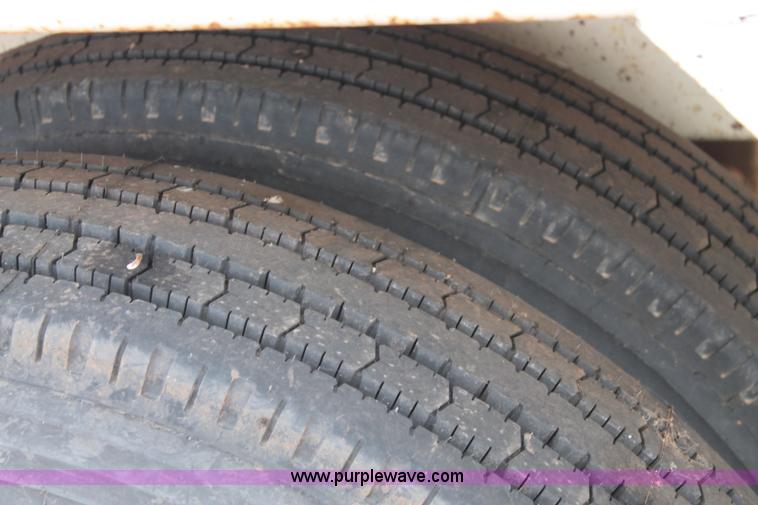 image for item J1402 2007 CTS Harvest Master double hopper grain trailer