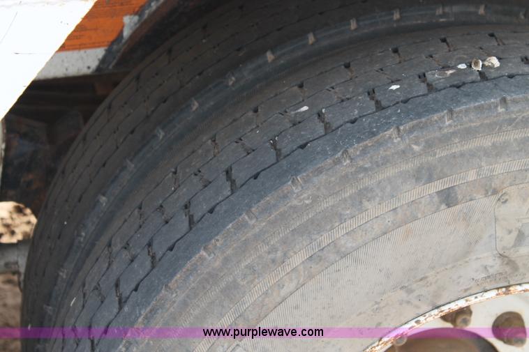 image for item J1402 2007 CTS Harvest Master double hopper grain trailer