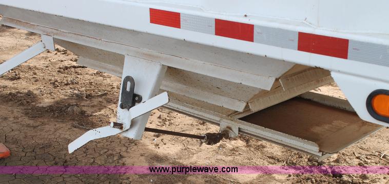 image for item J1402 2007 CTS Harvest Master double hopper grain trailer