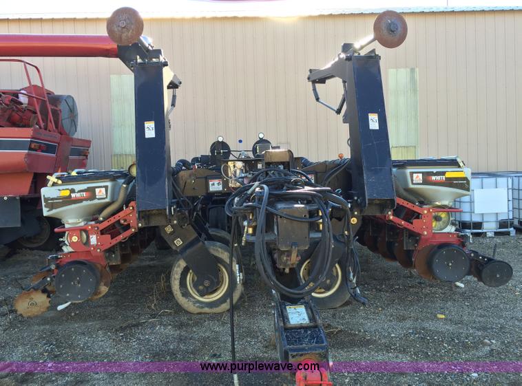 image for item J1736 2001 White 8524 planter