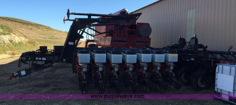 image for item J1736 2001 White 8524 planter